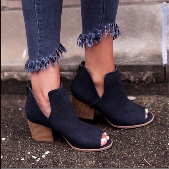 ✨ONE HOUR SALE ✨LAST ONES✨Black open toe booties - Picture 5 of 6